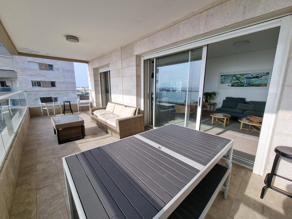 Beachfront Gallery アッコ エクステリア 写真