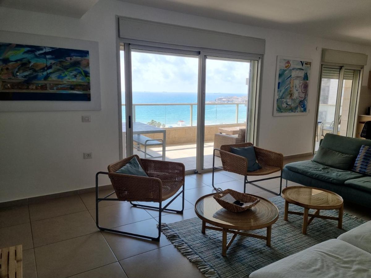 Beachfront Gallery アッコ エクステリア 写真