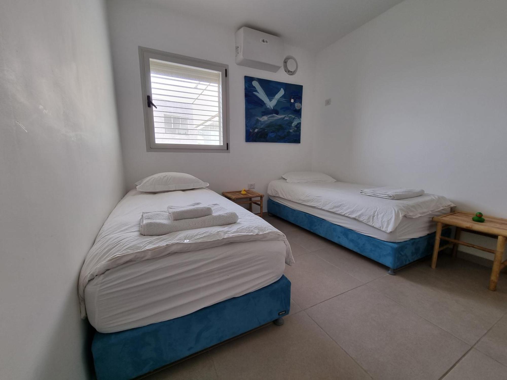 Beachfront Gallery アッコ 部屋 写真