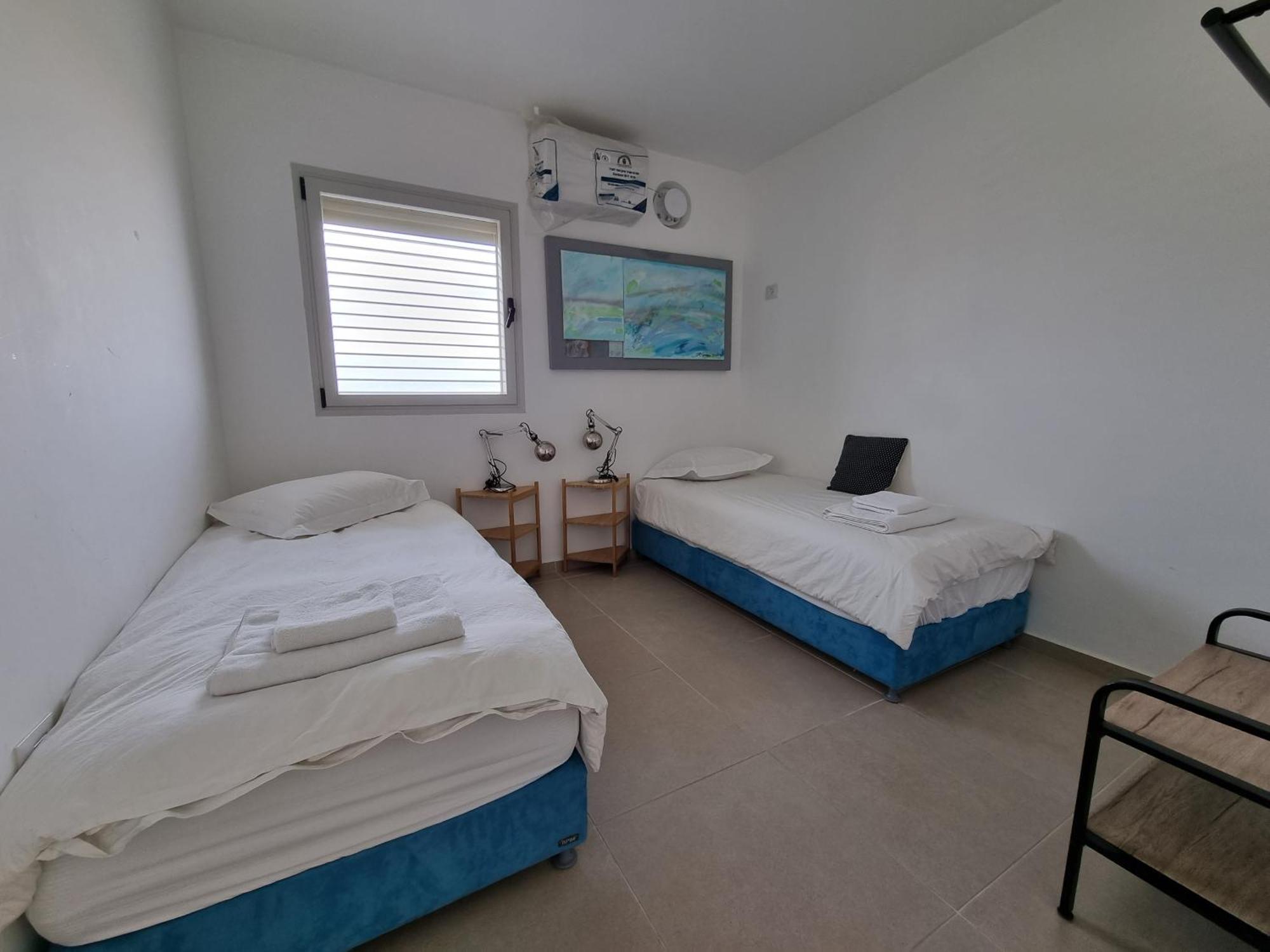 Beachfront Gallery アッコ 部屋 写真