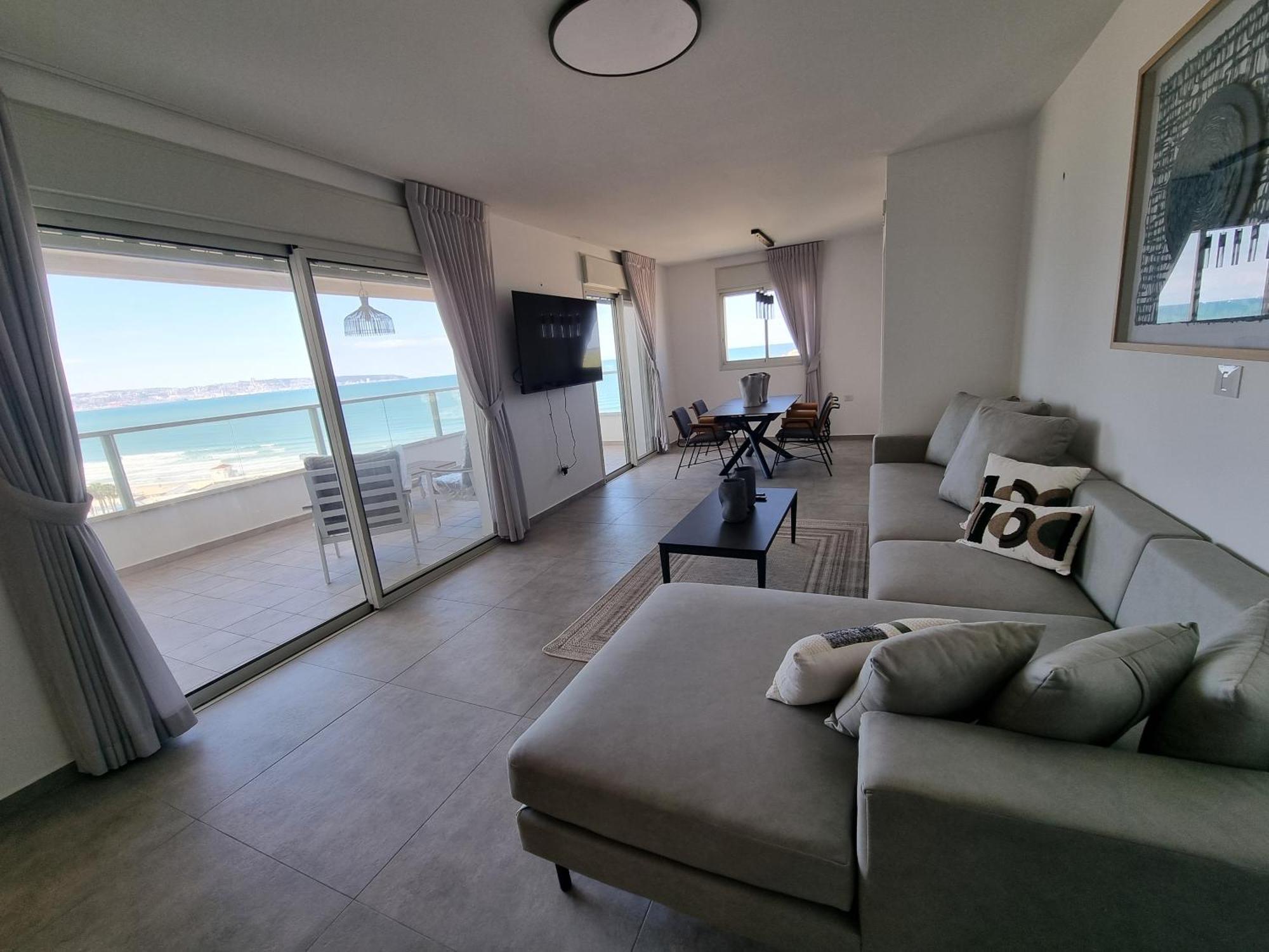 Beachfront Gallery アッコ エクステリア 写真